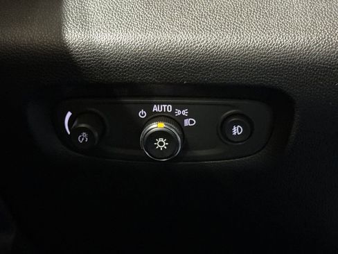 Used 2018 Chevrolet Traverse LT FWD image 18
