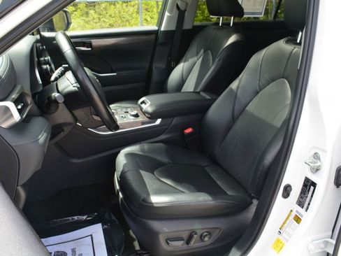 Used 2023 Toyota Highlander Limited AWD/4WD image 11