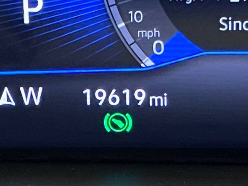 Certified 2025 Volkswagen Jetta SE FWD image 23