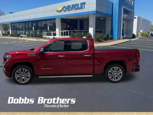 Used 2022 GMC Sierra 1500 Denali w/ Denali Premium Package AWD/4WD image 2