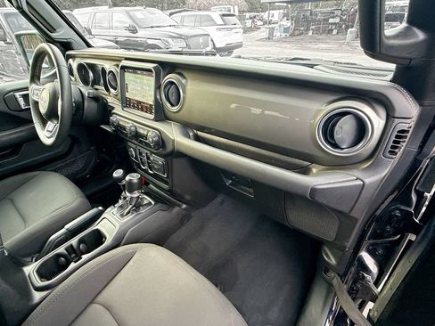 Used 2023 Jeep Gladiator Overland AWD/4WD image 34