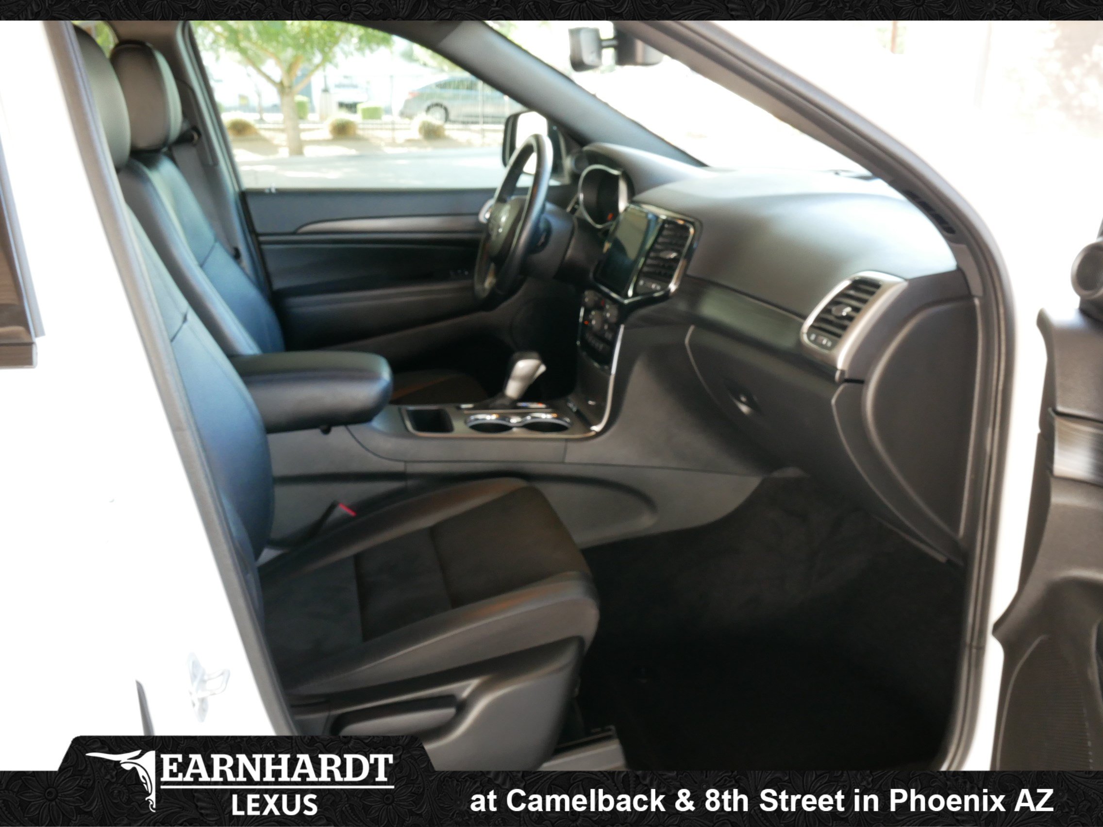 Used 2020 Jeep Grand Cherokee Altitude AWD/4WD image 10