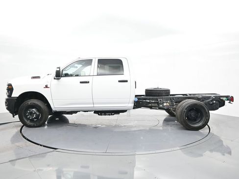 New 2026 RAM 3500 Tradesman AWD/4WD image 10