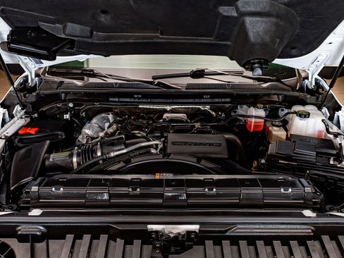 Used 2025 GMC Sierra 2500 AT4X image 32