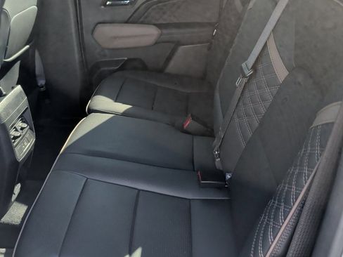 Used 2023 GMC Canyon Denali image 10