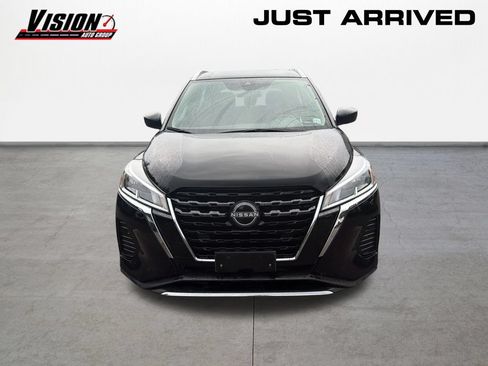Used 2023 Nissan Kicks SV FWD image 2
