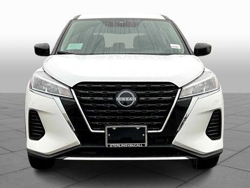 Certified 2025 Nissan Kicks Play S FWD image 3