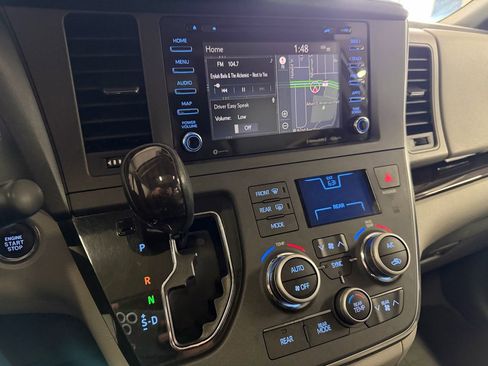Used 2019 Toyota Sienna XLE Premium image 8