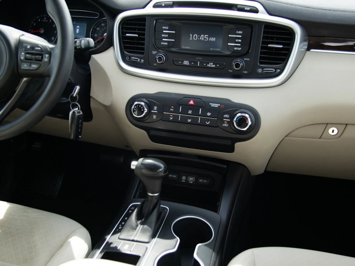 Used 2017 Kia Sorento AWD image 28