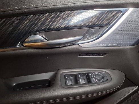 Certified 2022 Cadillac XT6 Premium Luxury image 16