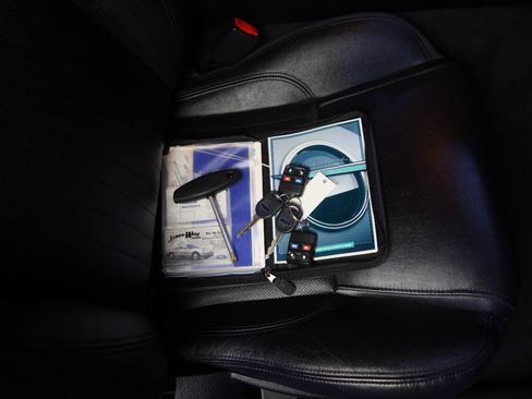 Used 2004 Ford Thunderbird Deluxe image 26