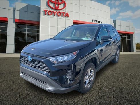 Used 2022 Toyota RAV4 LE AWD/4WD image 5