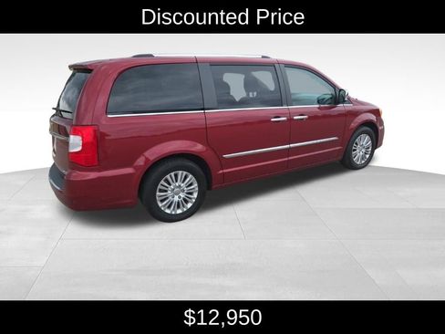 Used 2012 Chrysler Town & Country Limited w/ Luxury Group FWD image 3