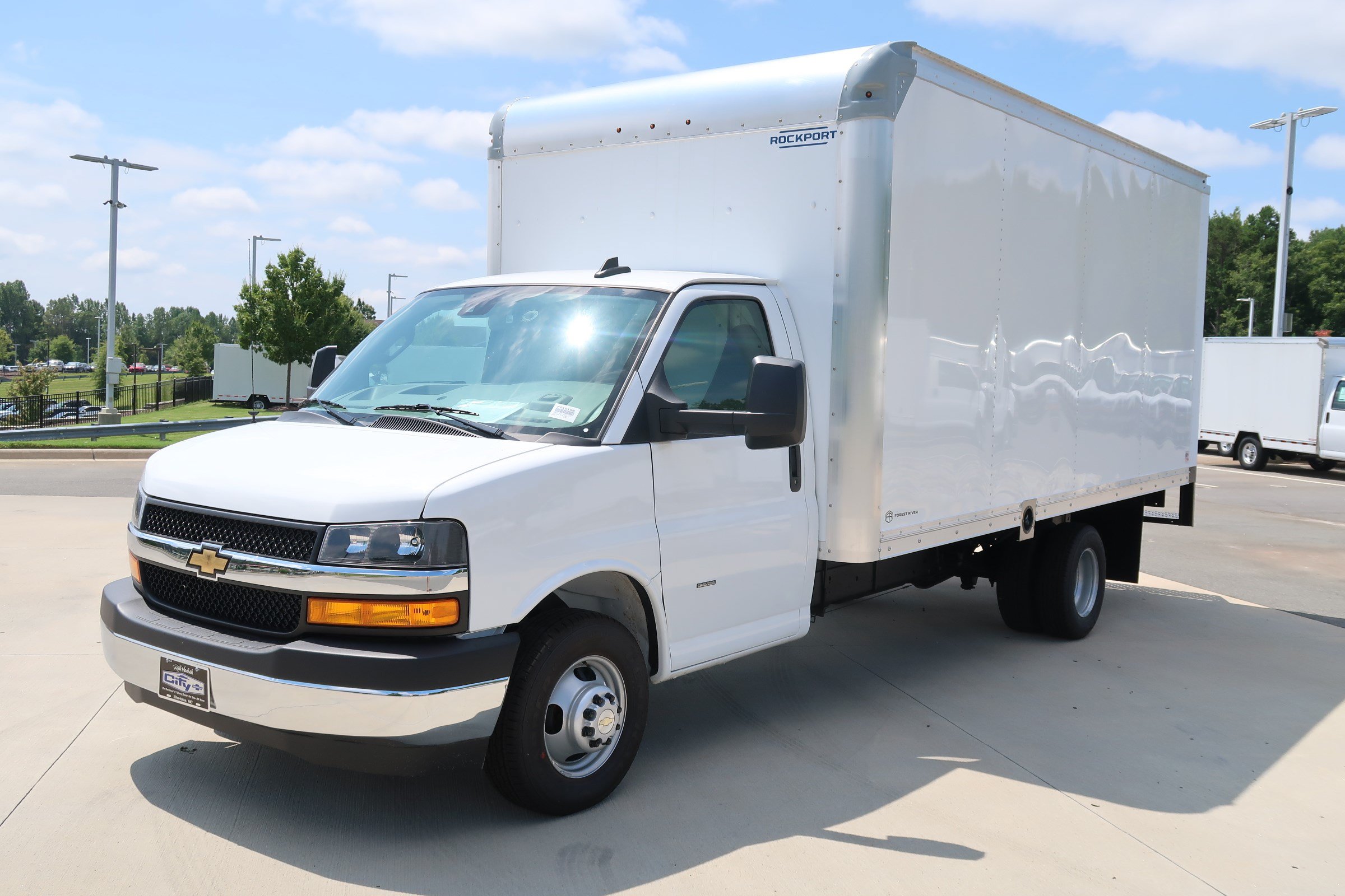 Used 2025 Chevrolet Express 3500 w/ Power Convenience Package RWD image 3