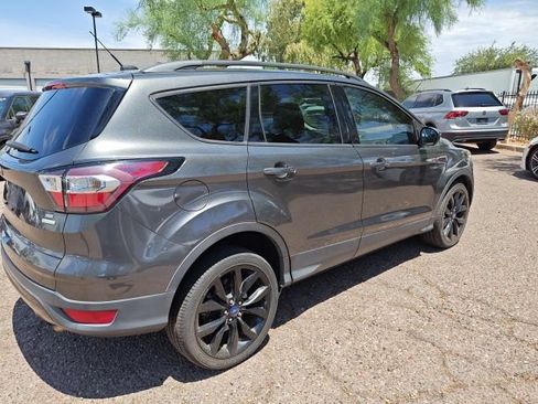 Used 2017 Ford Escape SE w/ SE Sport Appearance Package FWD image 12