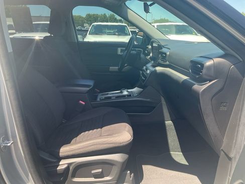 Used 2021 Ford Explorer XLT RWD image 12