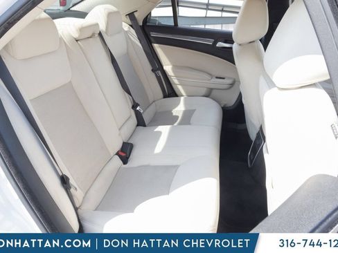 Used 2020 Chrysler 300 Touring w/ Driver Convenience Group RWD image 22
