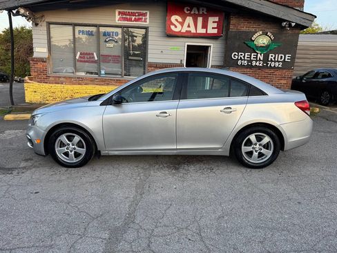 Used 2015 Chevrolet Cruze LT image 2