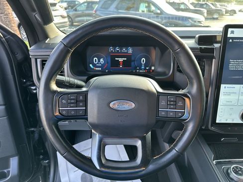 Used 2023 Ford Expedition Platinum image 13