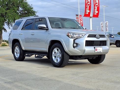 Used 2022 Toyota 4Runner SR5 Premium w/ Moonroof Package image 3