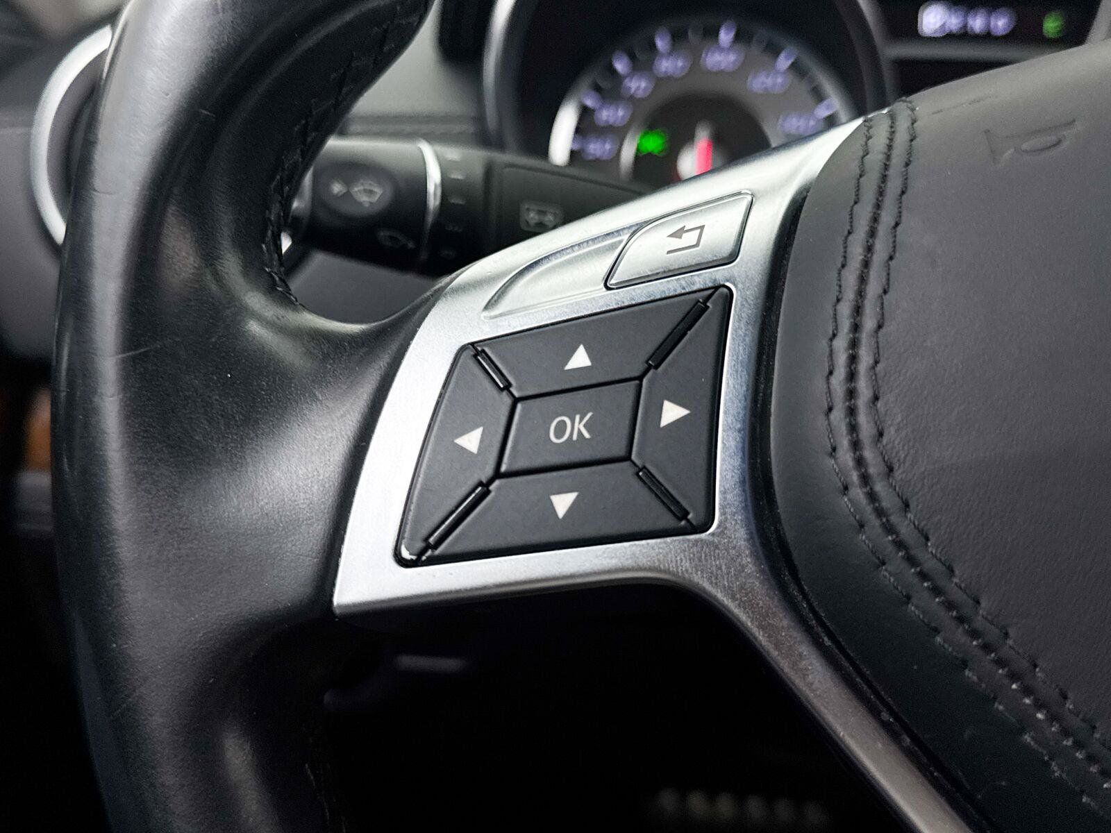Used 2015 Mercedes-Benz SL 550 image 32