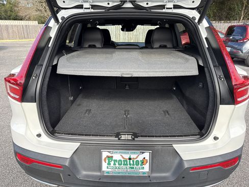 Used 2019 Volvo XC40 T4 R-Design image 33