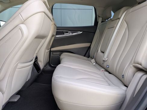 Used 2022 Lincoln Nautilus AWD w/ Premium Package image 16