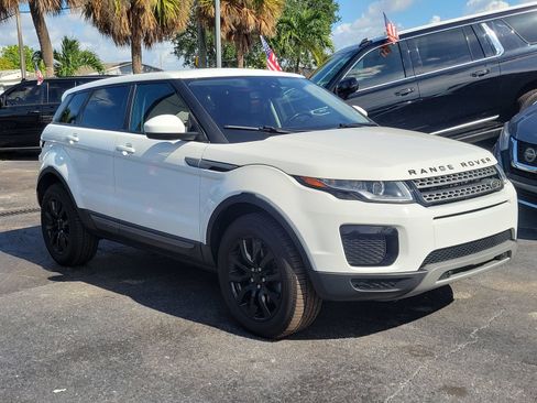 Used 2019 Land Rover Range Rover Evoque SE AWD/4WD image 3