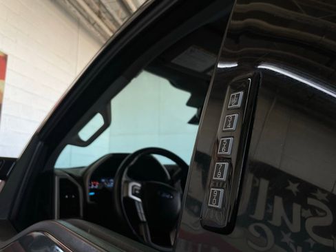 Used 2019 Ford F250 Lariat w/ Lariat Ultimate Package AWD/4WD image 12
