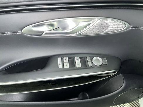 Used 2025 Genesis GV70 2.5T AWD/4WD image 13