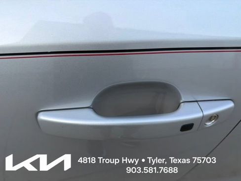 Used 2018 Kia Soul ! FWD image 6