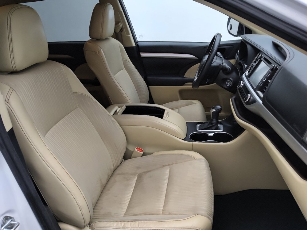 Used 2018 Toyota Highlander Plus FWD image 21