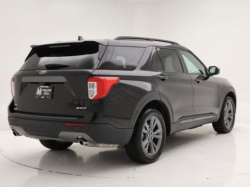 Used 2022 Ford Explorer XLT w/ Equipment Group 202A image 8