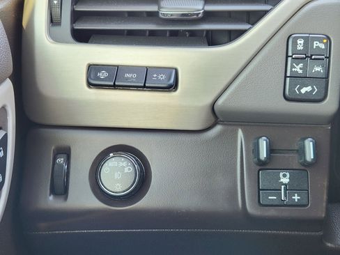 Used 2019 GMC Yukon Denali w/ Denali Ultimate Package image 30