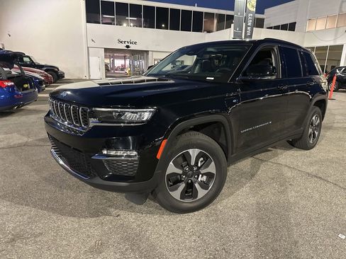 Used 2023 Jeep Grand Cherokee 4WD 4xe image 3