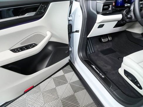 New 2026 Porsche Macan 4S Electric image 8
