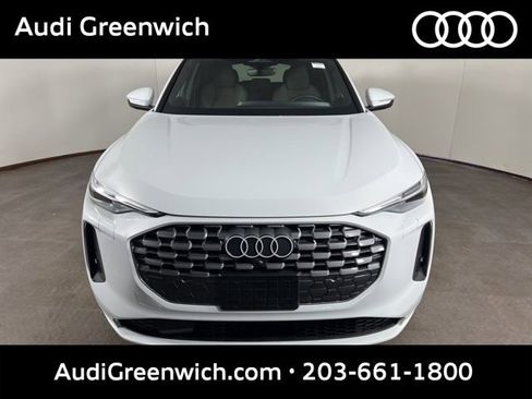 Used 2025 Audi Q5 Premium Plus w/ Premium Plus AWD/4WD image 2