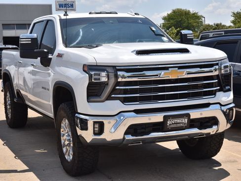 Used 2025 Chevrolet Silverado 2500 LTZ w/ LTZ Premium Package AWD/4WD image 4