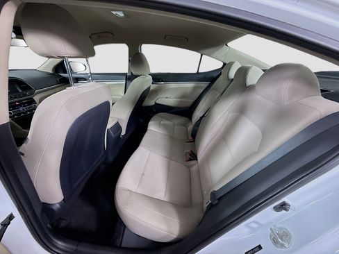 Used 2020 Hyundai Elantra SE image 24