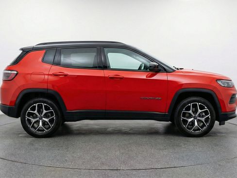 Used 2025 Jeep Compass Limited AWD/4WD image 11