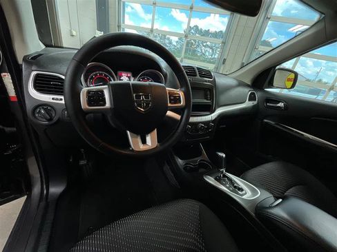Used 2020 Dodge Journey SE w/ SE Popular Equipment Group image 13