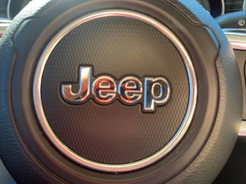 Used 2020 Jeep Gladiator Overland image 18