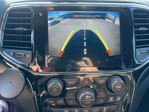 Used 2022 Jeep Grand Cherokee Laredo X image 18