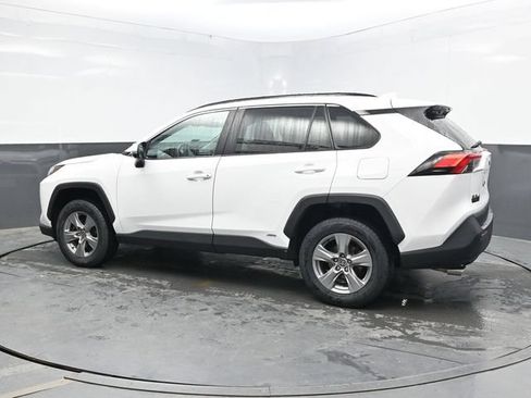 Used 2022 Toyota RAV4 XLE AWD/4WD image 4