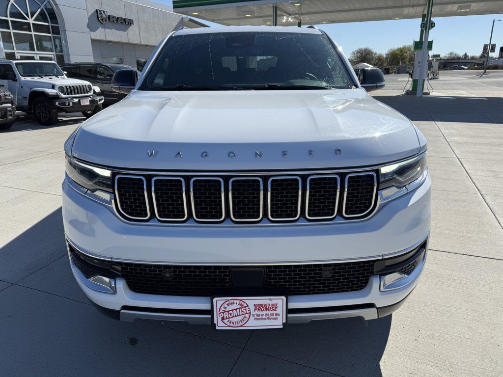 Used 2023 Jeep Wagoneer L Series II AWD/4WD image 3