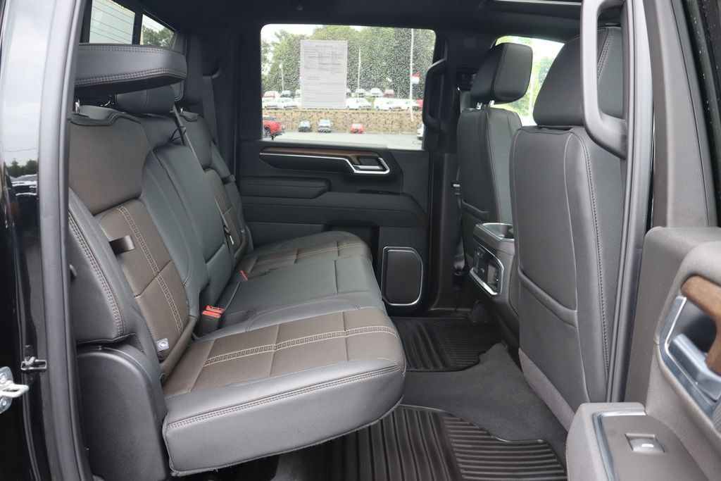 Used 2025 Chevrolet Silverado 3500 High Country w/ High Country Premium Package AWD/4WD image 20