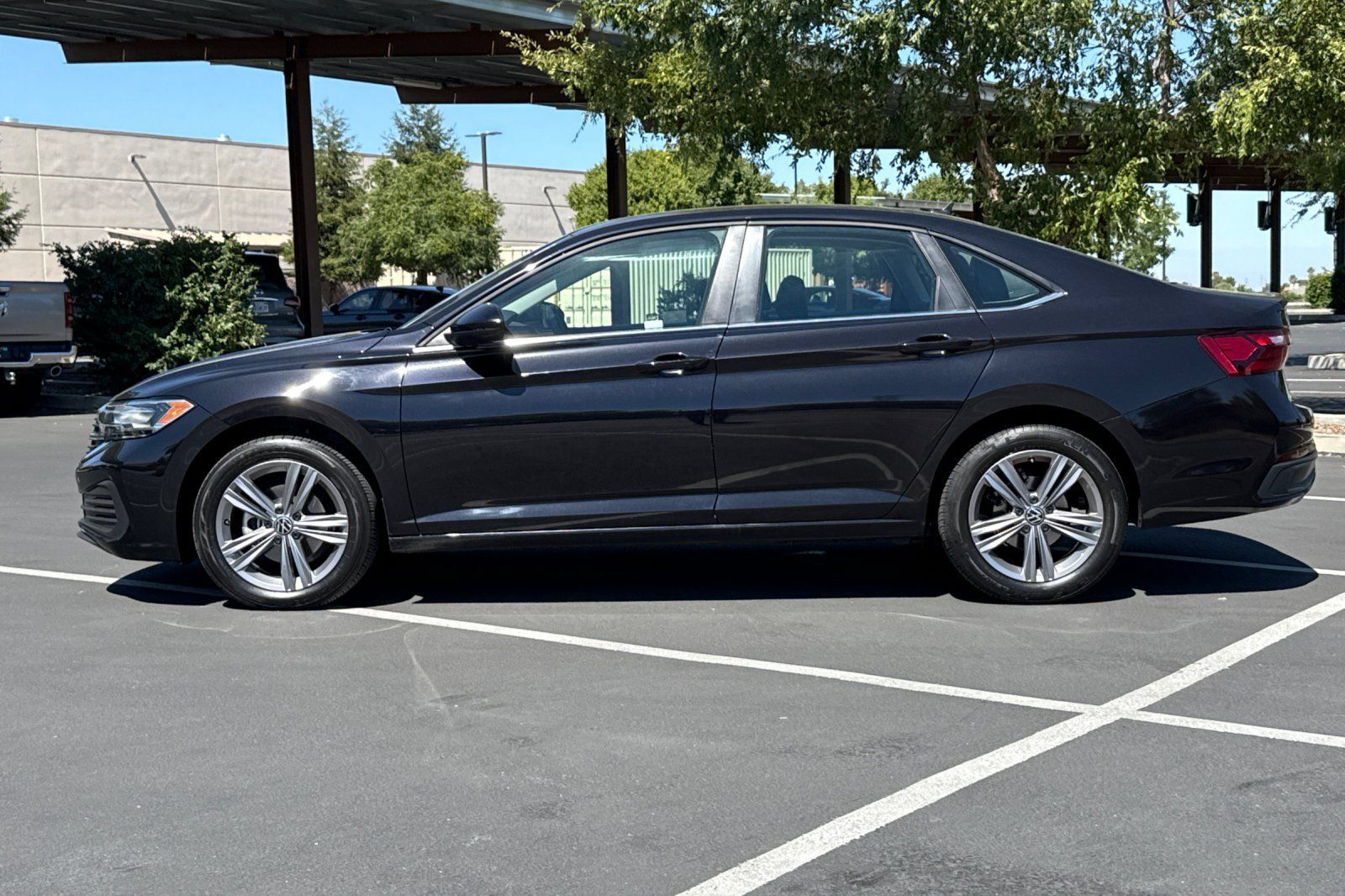 Used 2024 Volkswagen Jetta SE FWD image 14