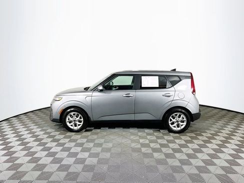 Used 2022 Kia Soul LX w/ Technology Package image 5
