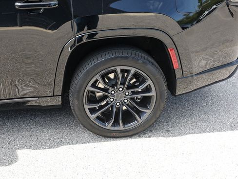 New 2026 Jeep Grand Wagoneer Summit AWD/4WD image 3