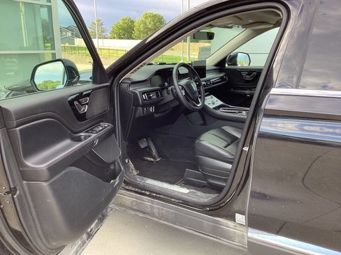 Used 2023 Lincoln Aviator AWD w/ Premium Package image 5
